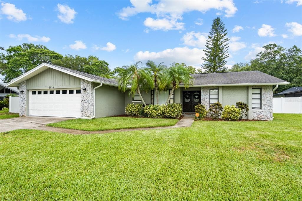 2523 DEER RUN E CLEARWATER, FL 33761