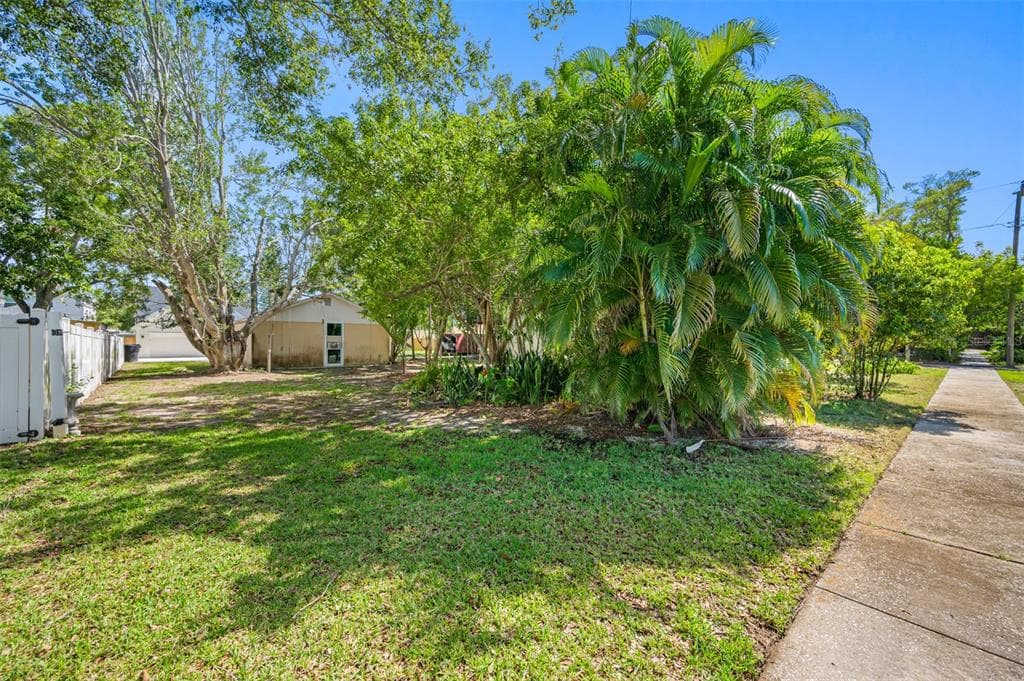 1550 48TH AVENUE N ST PETERSBURG, FL 33703