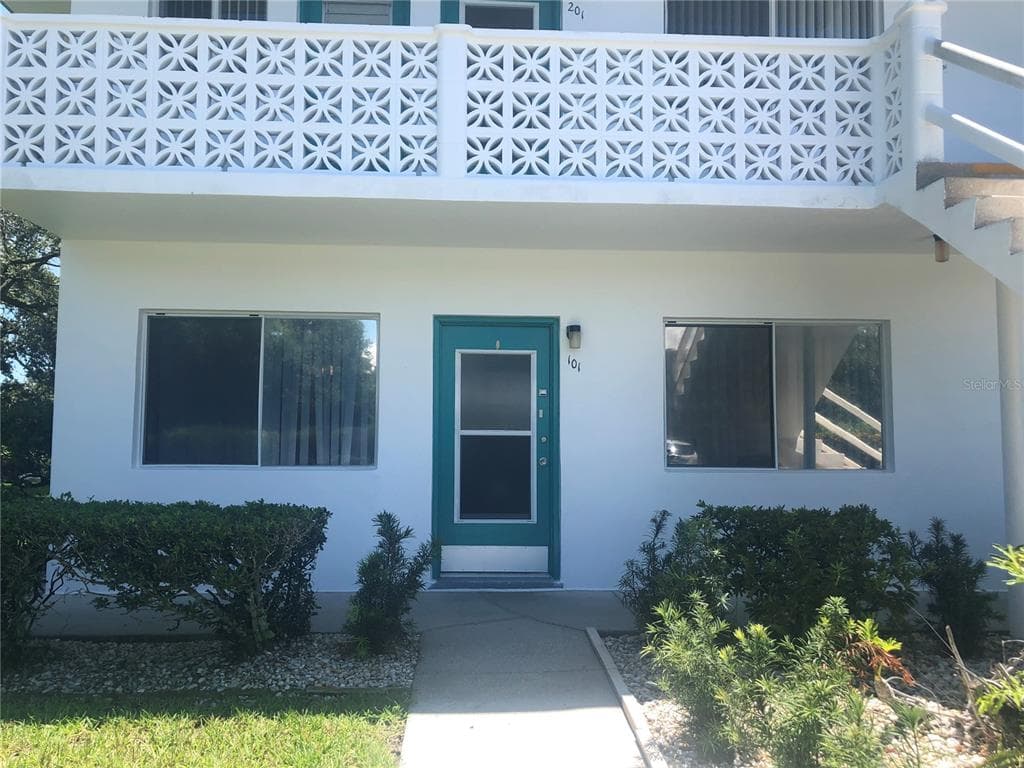 8305 111 ST N UNIT 101 SEMINOLE, FL 33772