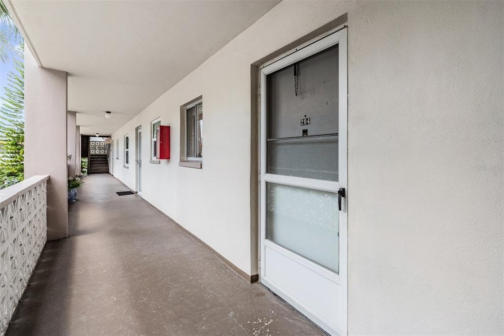1524 LAKEVIEW ROAD UNIT 204 CLEARWATER, FL 33756