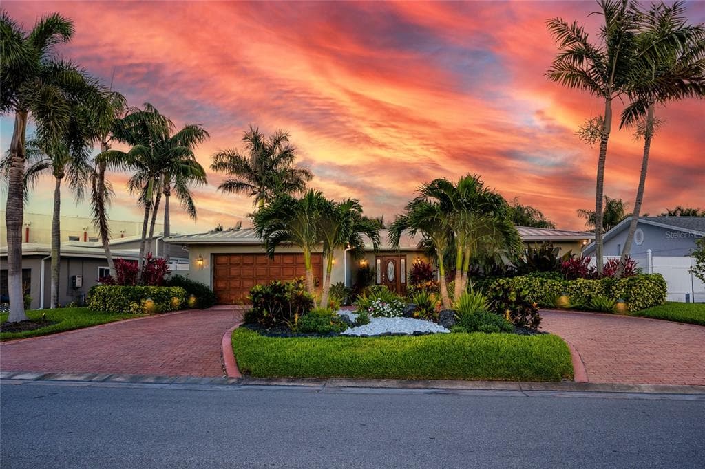 315 BATH CLUB BOULEVARD N NORTH REDINGTON BEACH, FL 33708