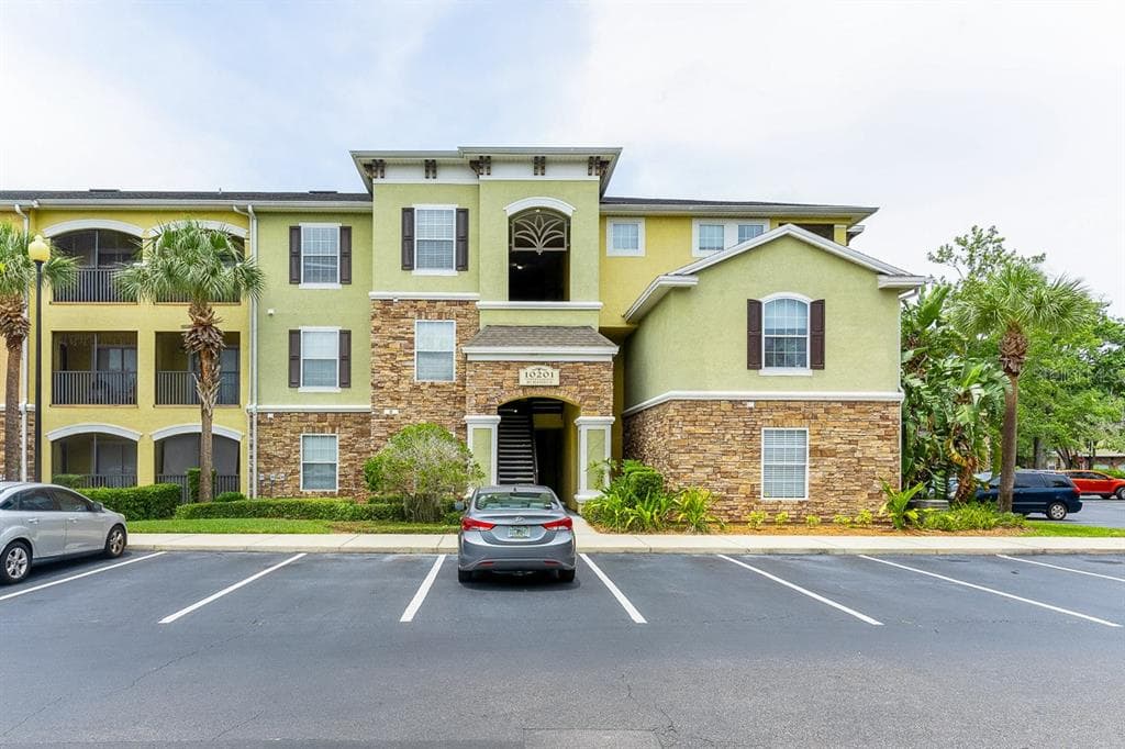 10201 COURTNEY PALMS BOULEVARD UNIT 303 TAMPA, FL 33619