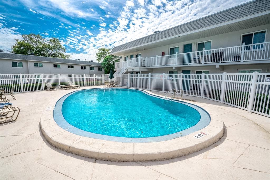 1142 SUNSET POINT ROAD UNIT 19 CLEARWATER, FL 33755
