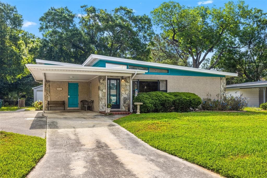 4907 N MENDENHALL DRIVE TAMPA, FL 33603
