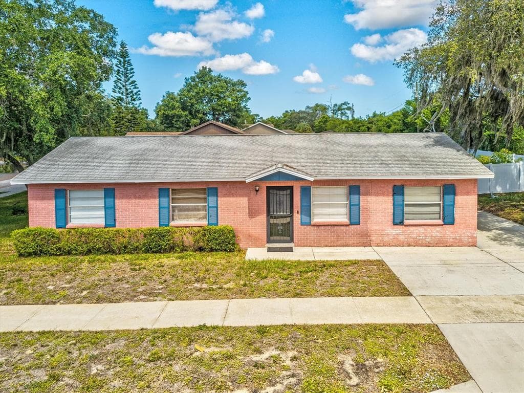 1221 E COURT STREET TARPON SPRINGS, FL 34689