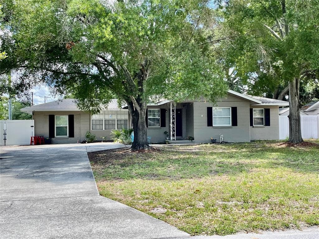 2302 S THIXTON COURT TAMPA, FL 33629