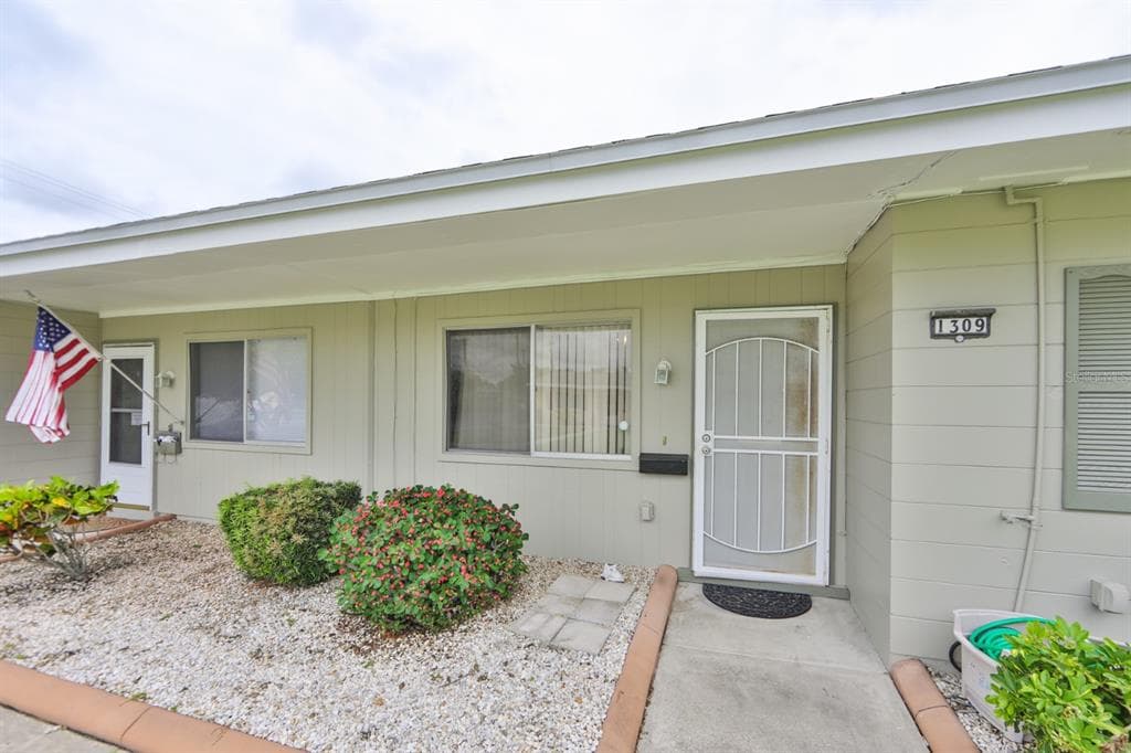 1309 WARWICK COURT SUN CITY CENTER, FL 33573
