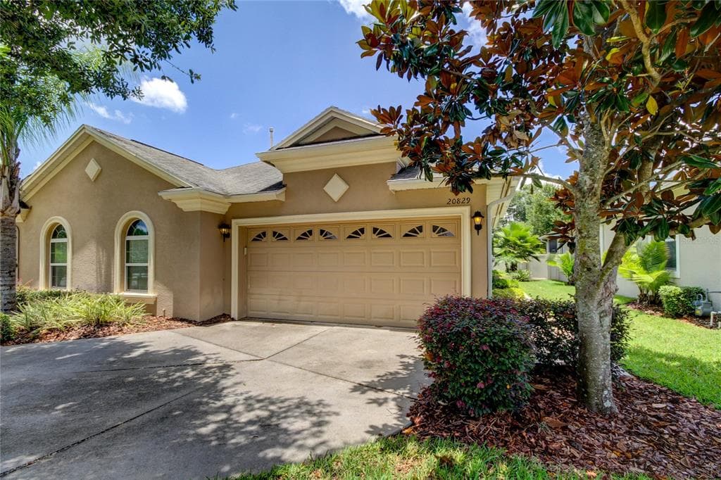 20829 AMANDA OAK COURT LAND O LAKES, FL 34638