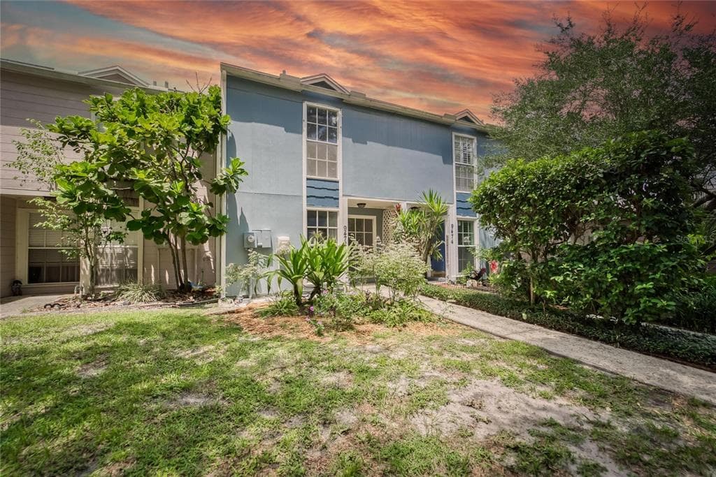9472 FOREST HILLS CIRCLE TAMPA, FL 33612