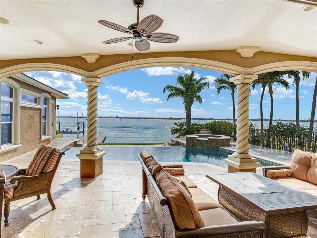 879 HARBOR ISLAND CLEARWATER, FL 33767