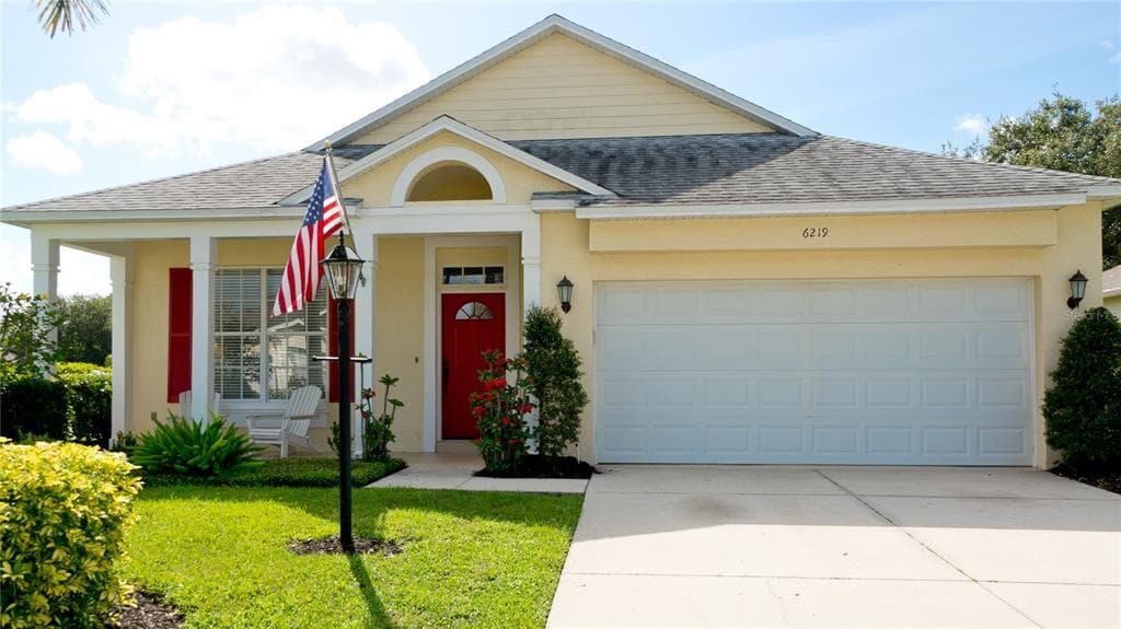 6219 BLACKBERRY LANE LAKEWOOD RANCH, FL 34202