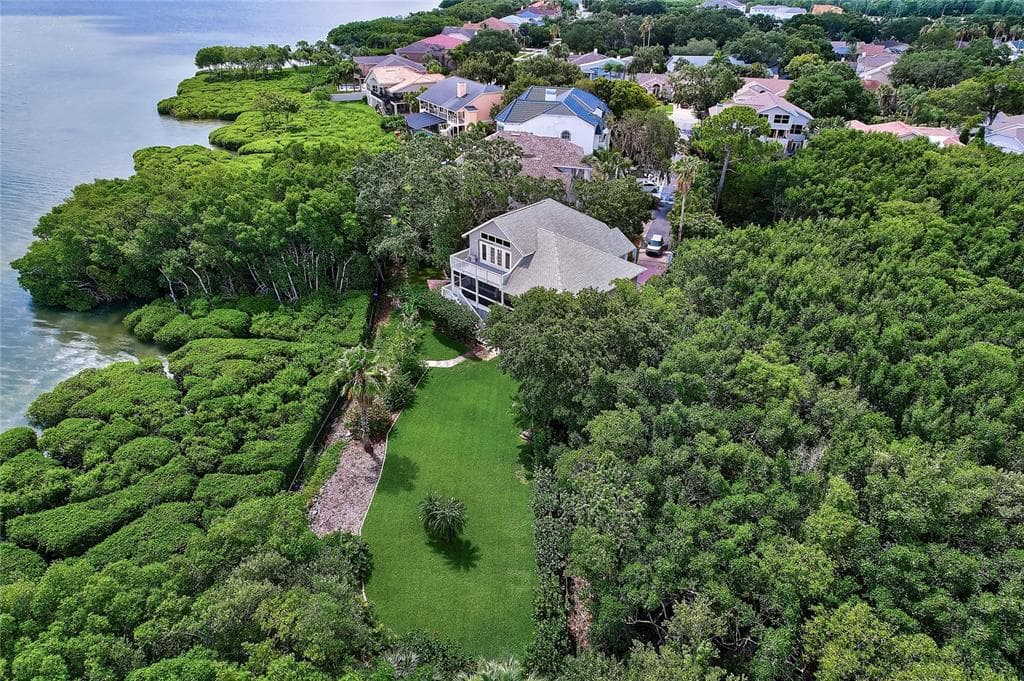 3135 SHORELINE DRIVE