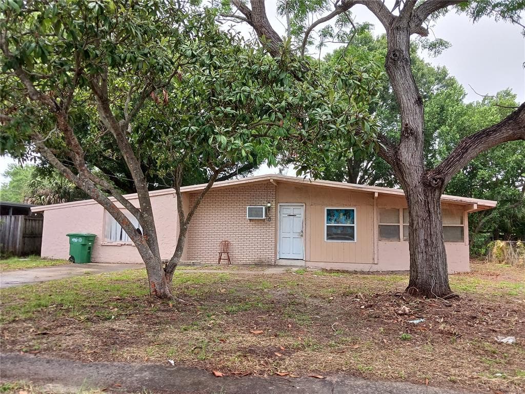 3707 W WALLACE AVENUE TAMPA, FL 33611