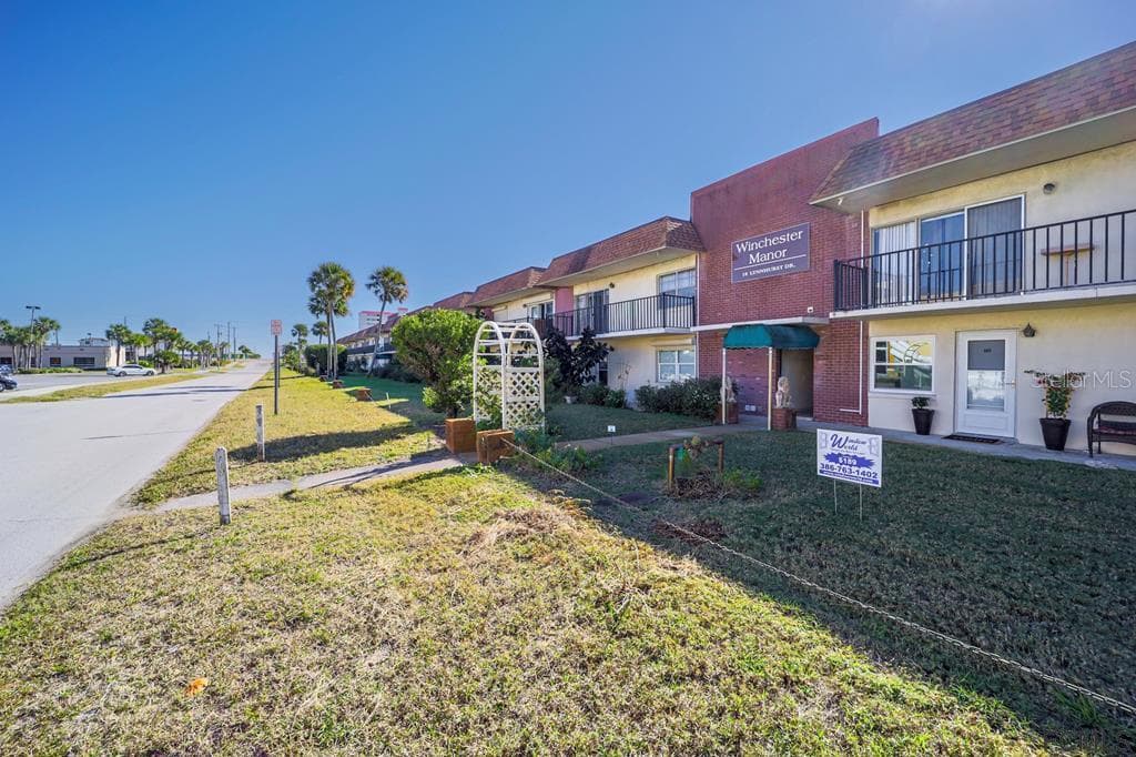 10 LYNNHURST DRIVE UNIT 207 ORMOND BEACH, FL 32176