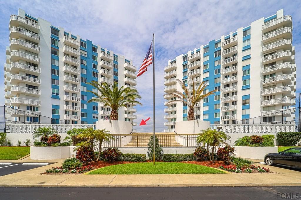 925 HALIFAX AVENUE UNIT 203 DAYTONA BEACH, FL 32118