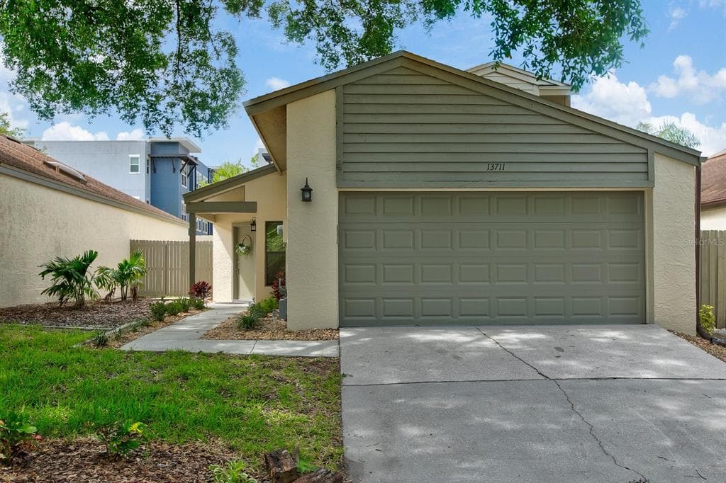 13711 LAZY OAK DRIVE TAMPA, FL 33613