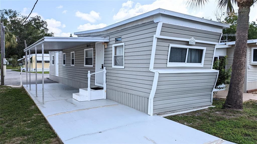 5649 OAK RIDGE AVENUE NEW PORT RICHEY, FL 34652