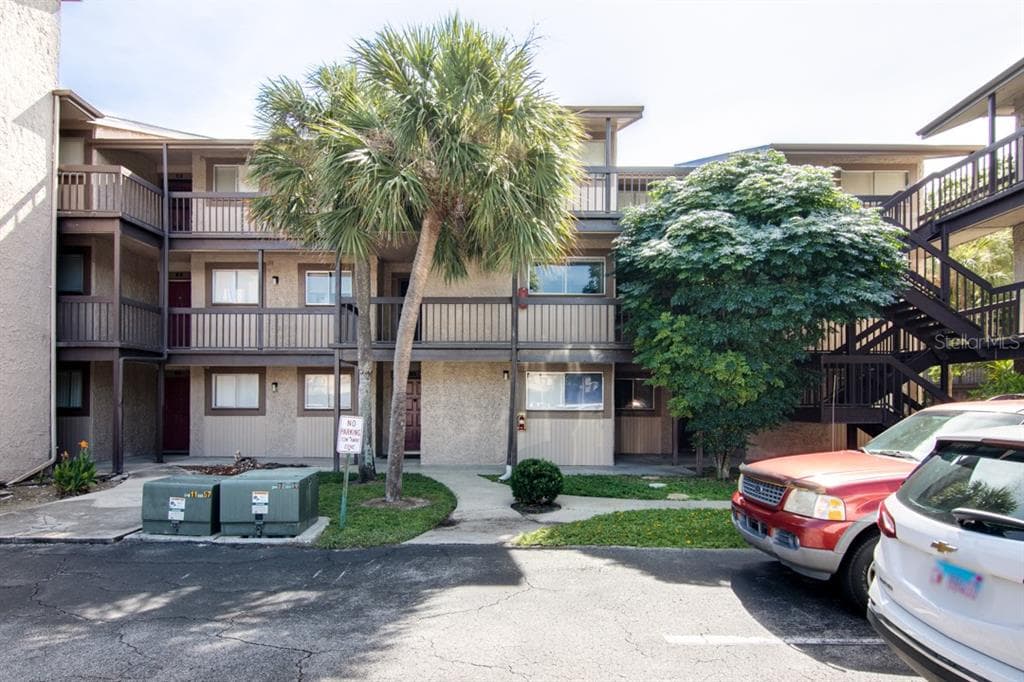 6310 NEWTOWN CIRCLE UNIT 10B5 TAMPA, FL 33615