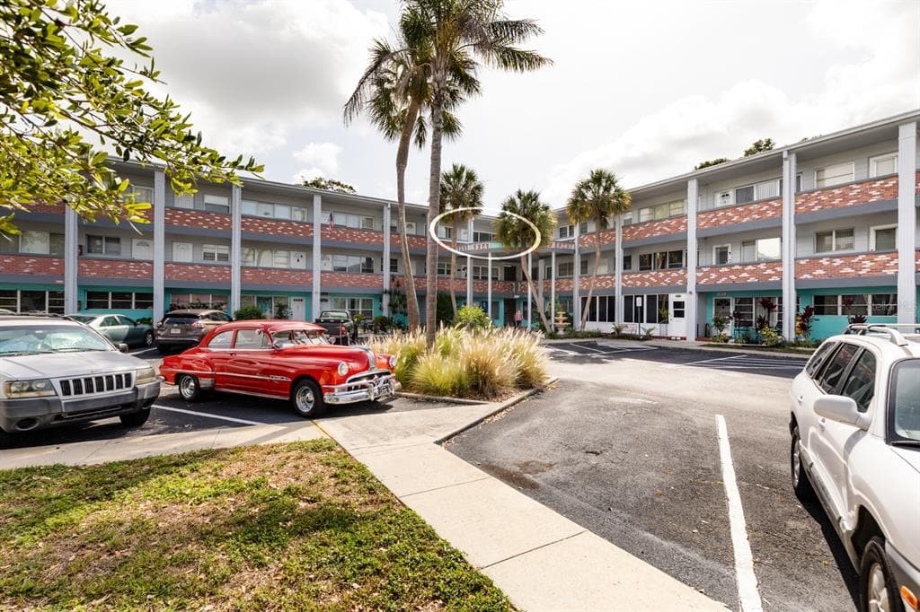 4300 58TH STREET N UNIT 2011 KENNETH CITY, FL 33709