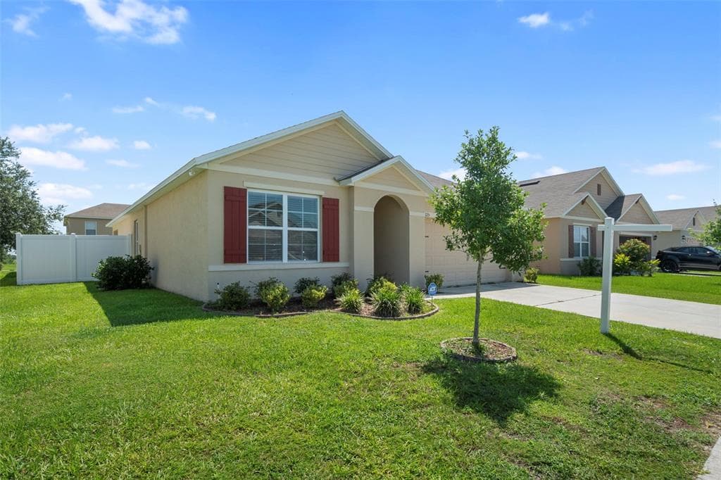 125 FALL GLO ROAD WINTER HAVEN, FL 33880