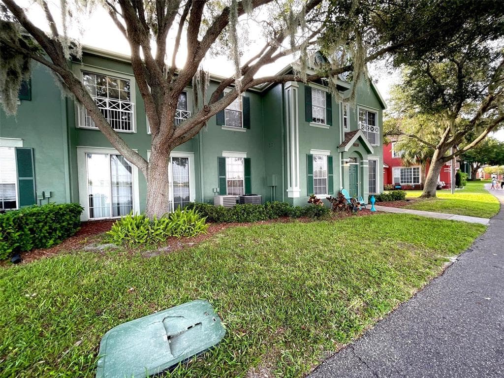 9302 LAKE CHASE ISLAND WAY UNIT 9302 TAMPA, FL 33626