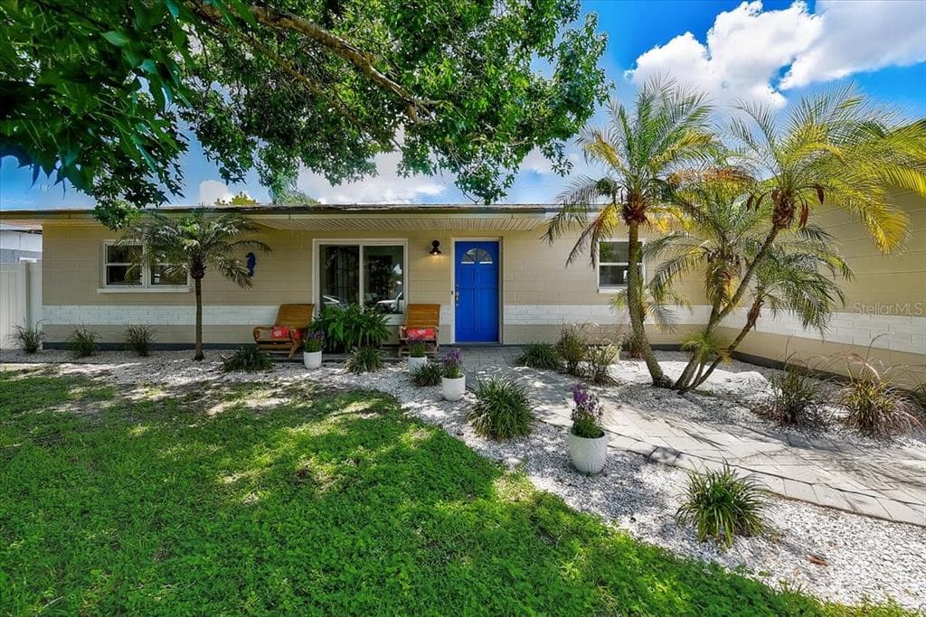 6555 19TH WAY N ST PETERSBURG, FL 33702