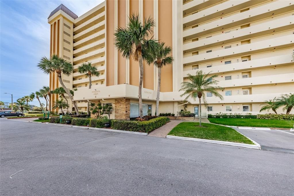 4525 COVE CIRCLE UNIT 903 ST PETERSBURG, FL 33708