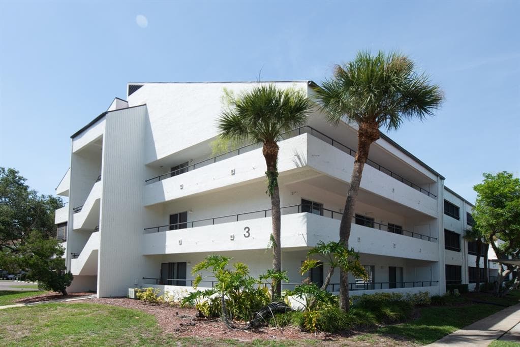 2583 COUNTRYSIDE BOULEVARD UNIT 3212 CLEARWATER, FL 33761