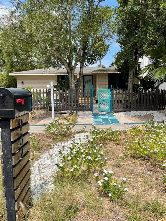 932 HIGHLAND AVENUE DUNEDIN, FL 34698