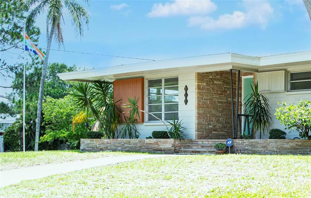 700 35TH AVENUE N ST PETERSBURG, FL 33704