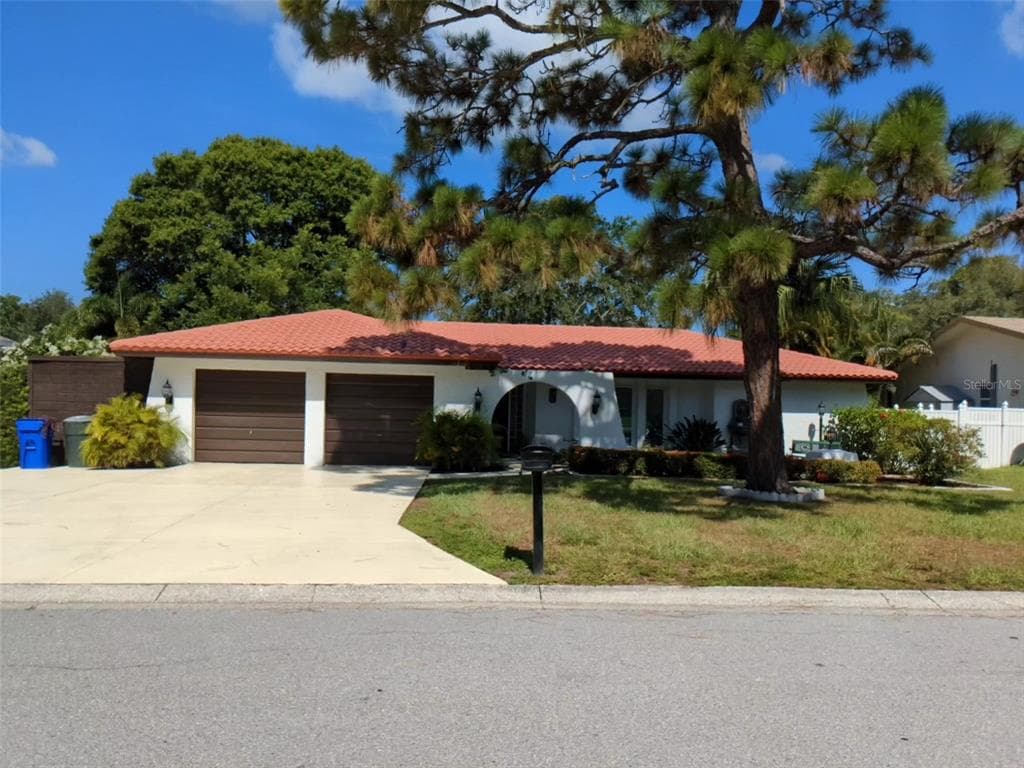 2010 MACARTHUR COURT