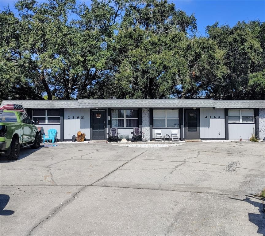 216 DEBBY COURT LARGO, FL 33771
