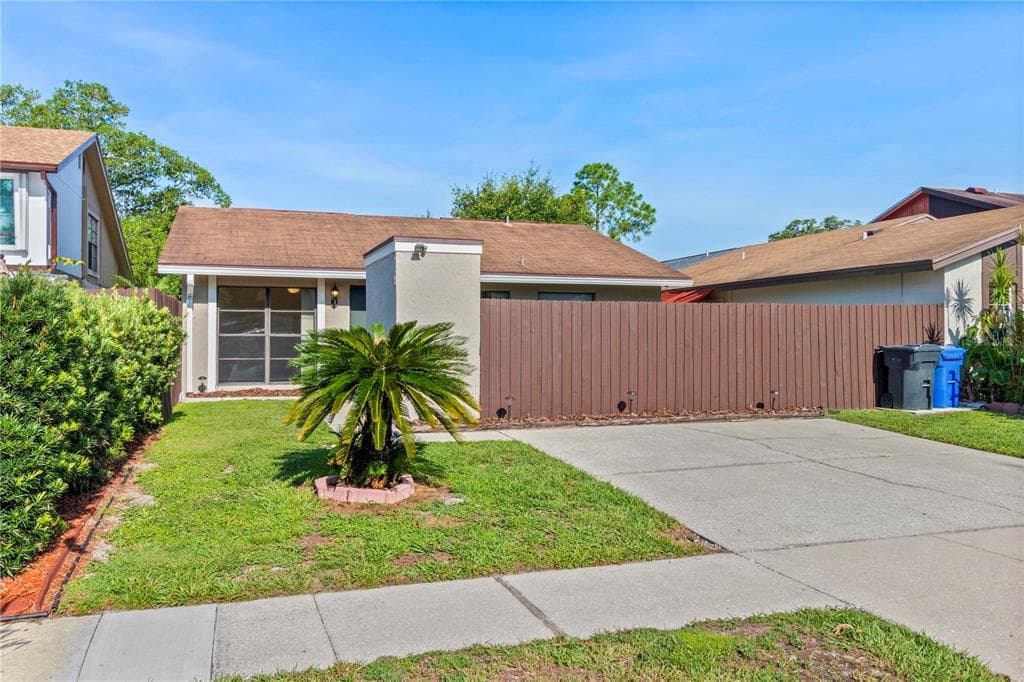 10306 FERNGLEN PLACE TAMPA, FL 33624
