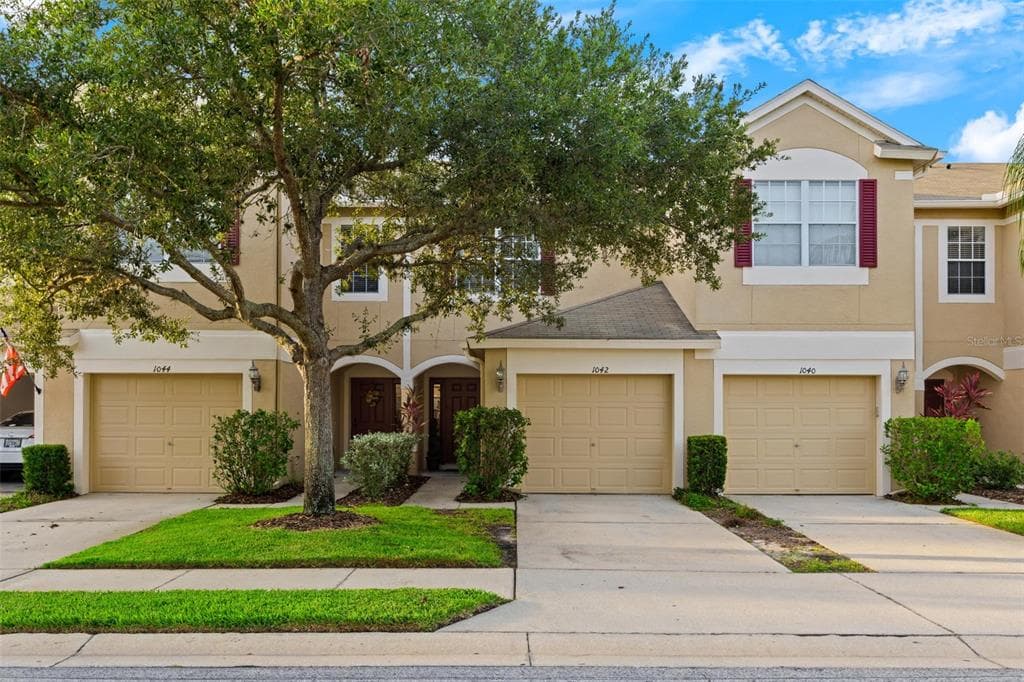 1042 VISTA CAY COURT BRANDON, FL 33511