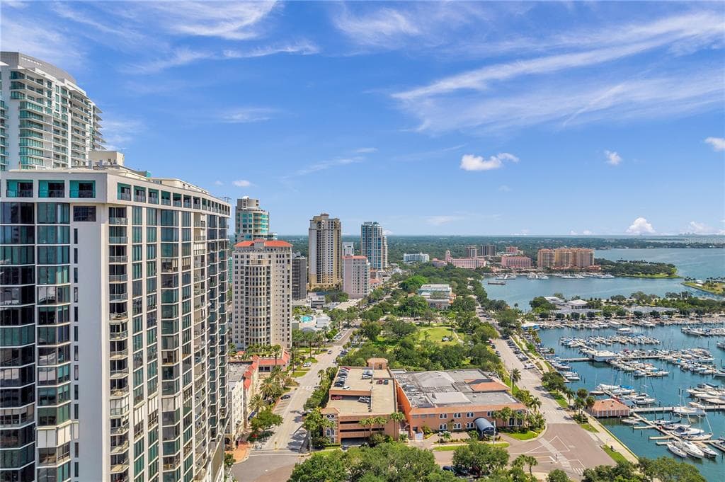 1 BEACH DRIVE SE UNIT 2110 ST PETERSBURG, FL 33701