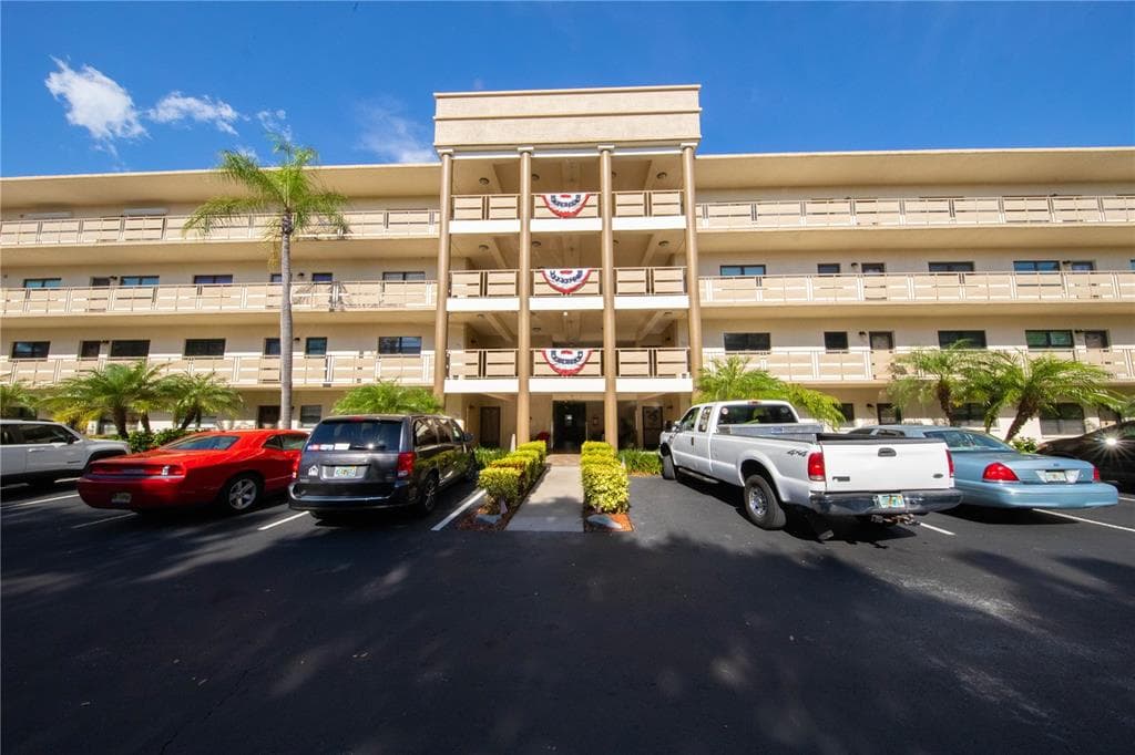 6070 80TH STREET N UNIT 108 ST PETERSBURG, FL 33709
