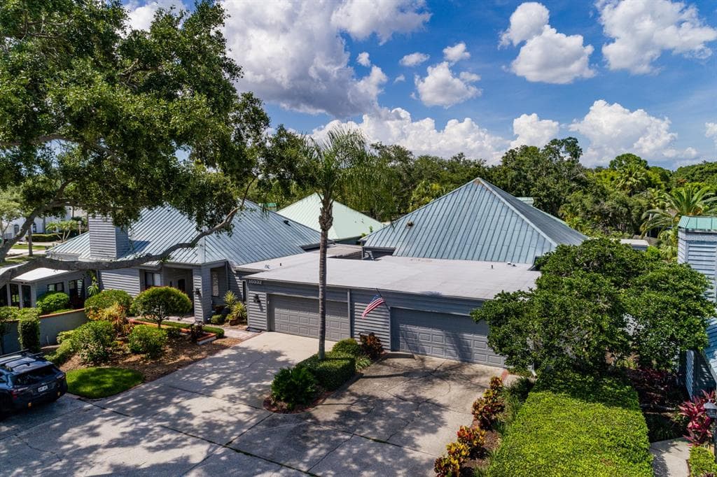 10335 LONGWOOD DRIVE LARGO, FL 33777