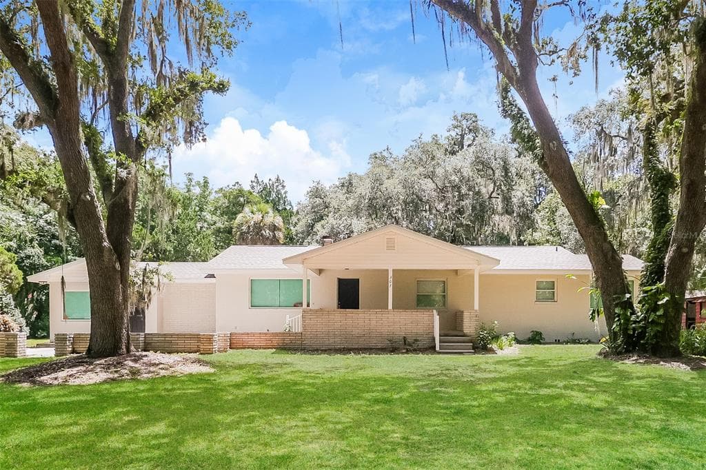 307 WILLARD AVENUE FRUITLAND PARK, FL 34731