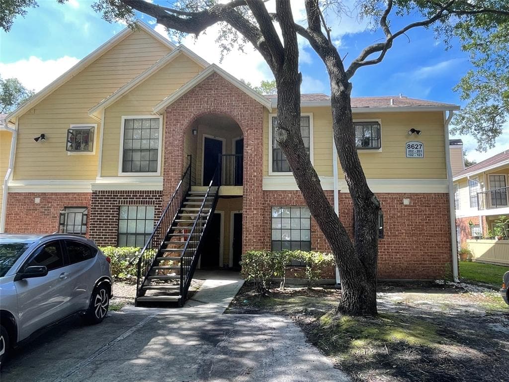 8627 FANCY FINCH DRIVE UNIT 101 TAMPA, FL 33614