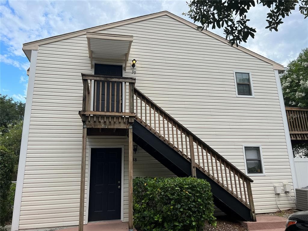 2302 MAKI ROAD UNIT 39 PLANT CITY, FL 33563