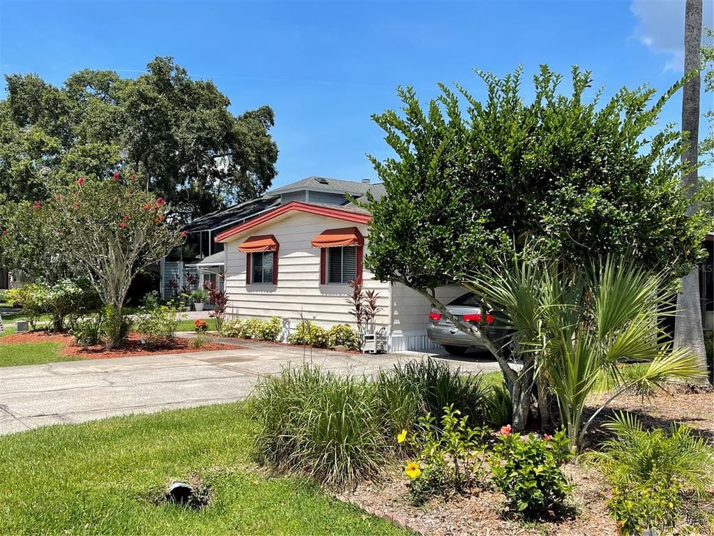 21052 LITTLE MAGENS LOOP LUTZ, FL 33558