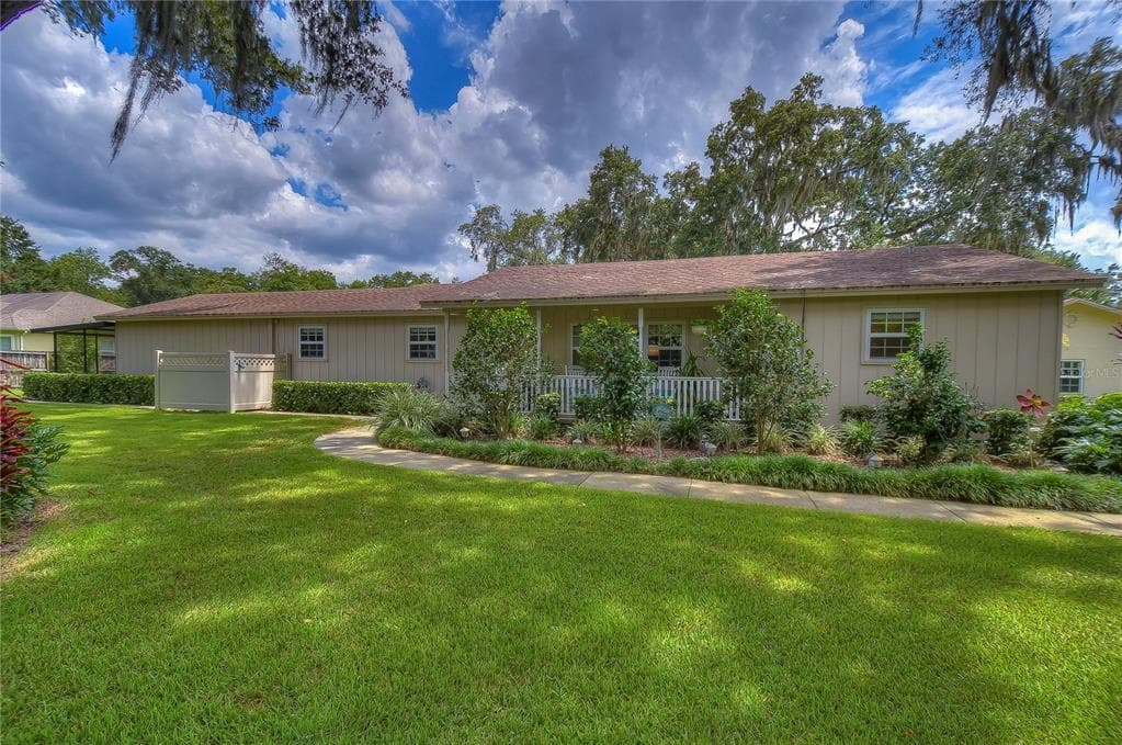 2117 KENNEN DRIVE VALRICO, FL 33594
