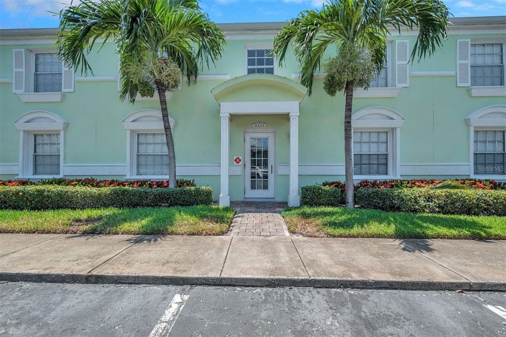 5111 COQUINA KEY DR SE UNIT A ST PETERSBURG, FL 33705