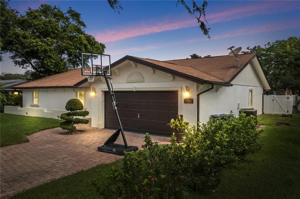 4850 FOXSHIRE CIRCLE TAMPA, FL 33624