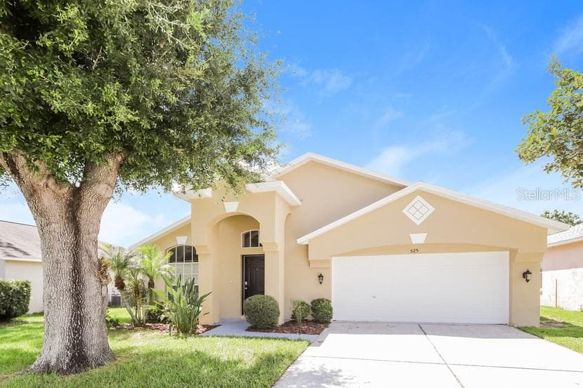 525 NAPA VALLEY CIRCLE VALRICO, FL 33594