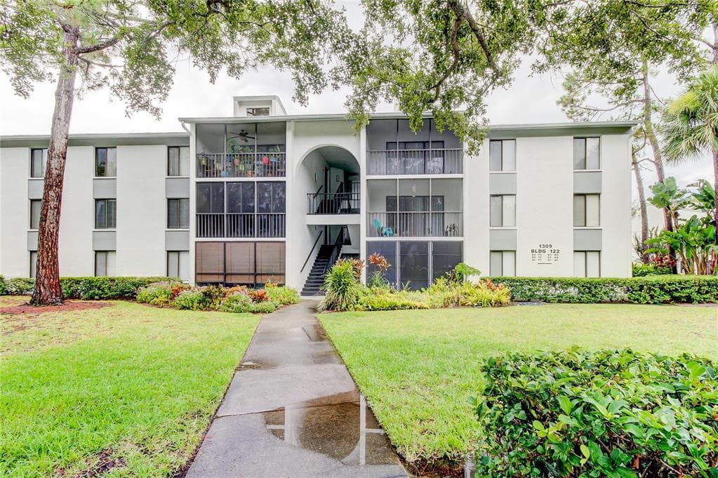 1309 PINE RIDGE CIRCLE E UNIT E2 TARPON SPRINGS, FL 34688