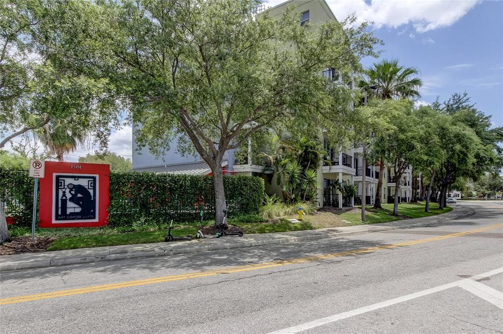 1501 DOYLE CARLTON DRIVE UNIT 111 TAMPA, FL 33602
