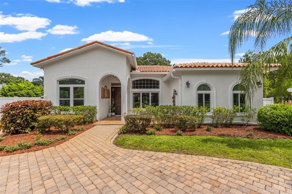 20435 MOSS BEND COURT LUTZ, FL 33558