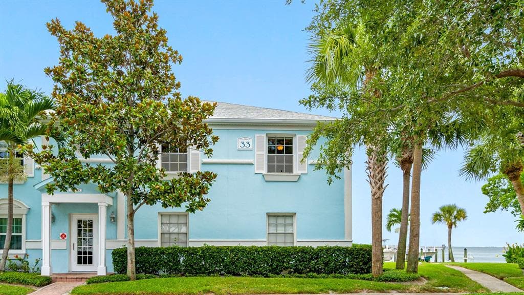 5218 BEACH DRIVE SE UNIT D ST PETERSBURG, FL 33705