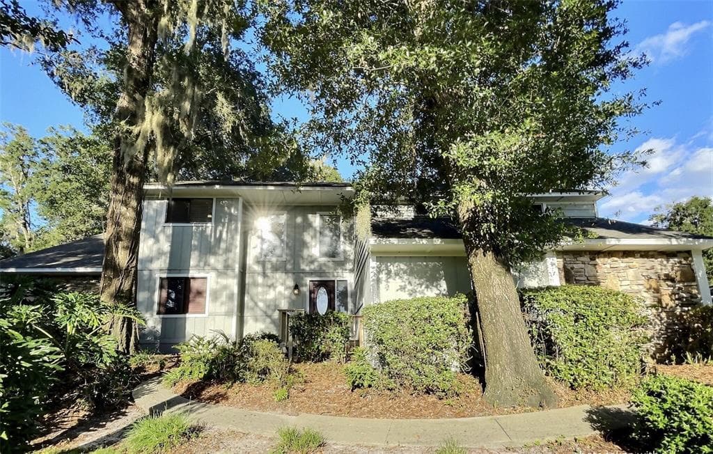 2108 DOGWOOD CIRCLE MOUNT DORA, FL 32757